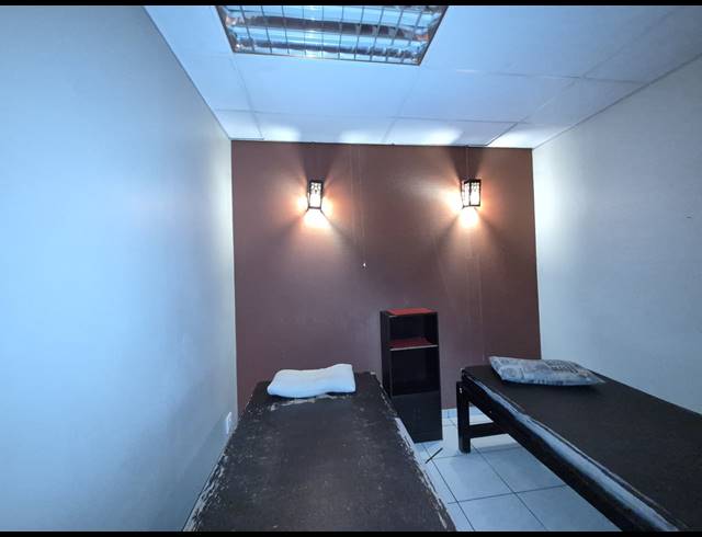 89M² RETAIL TO LET IN SUNNINGHILL